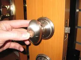 Locksmith Master Store Louisville, KY 502-466-5403 - door-unlock